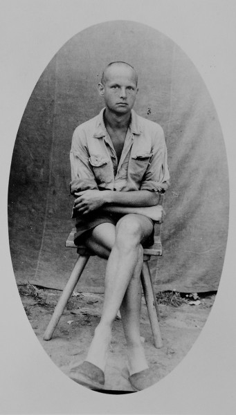 Retrato de Henri como prisioneiro de guerra, Junho 1940 (autoria desconhecida)